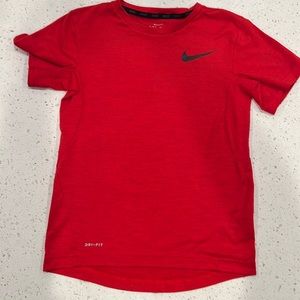 Youth boys NIKE dri-fit soft t-shirt. RED YOUTH MEDIUM
